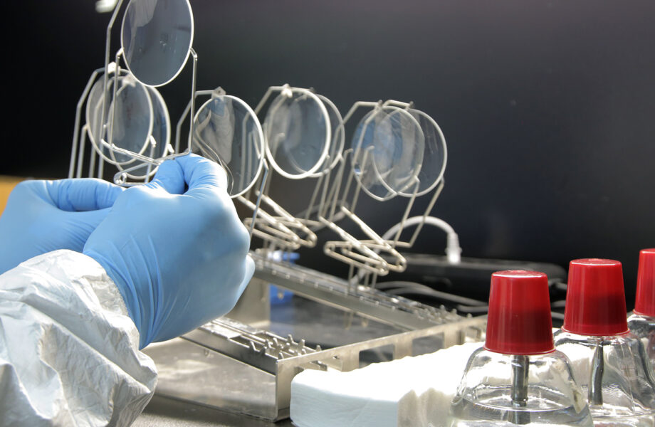 Optical manufacturing – flexible factory equipment for safe, reliable processes