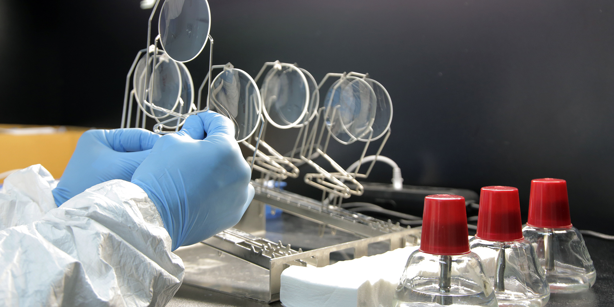 Optical manufacturing – flexible factory equipment for safe, reliable processes