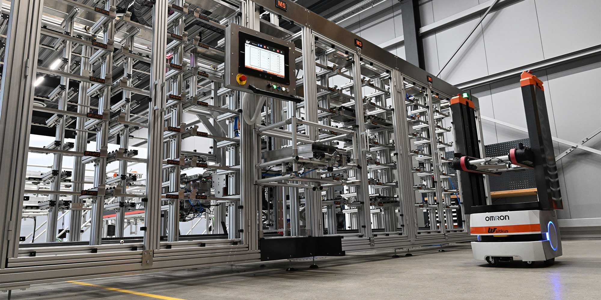 WAITKUS automatisiert Materialfluss mit LCIA und AMR WAITKUS automatisiert Materialfluss mit LCIA und AMR